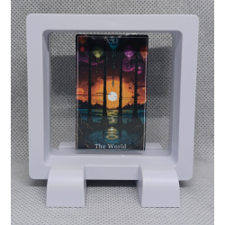 XXI The World - Vierkante Witte Display 7x7 Met Tarot Sticker