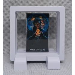 Page of Cups - Vierkante Witte Display 7x7 Met Tarot Sticker