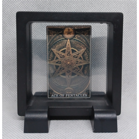 Ace of Pentacles - Vierkante Zwarte Display 7x7 met tarot sticker