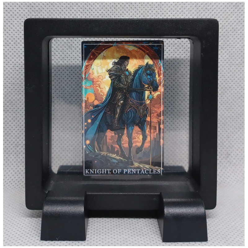 Knight of Pentacles - Vierkante Zwarte Display 7x7 met tarot sticker