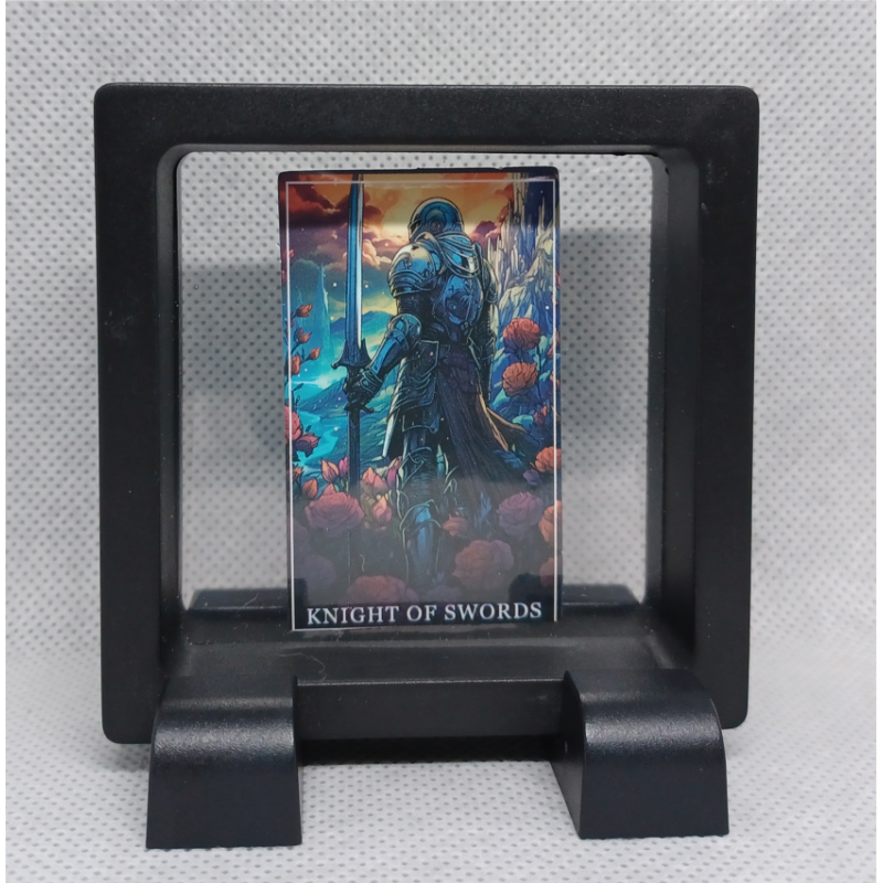 Knight of Swords - Vierkante Zwarte Display 7x7 met tarot sticker