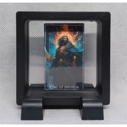 King of Swords - Vierkante Zwarte Display 7x7 met tarot sticker