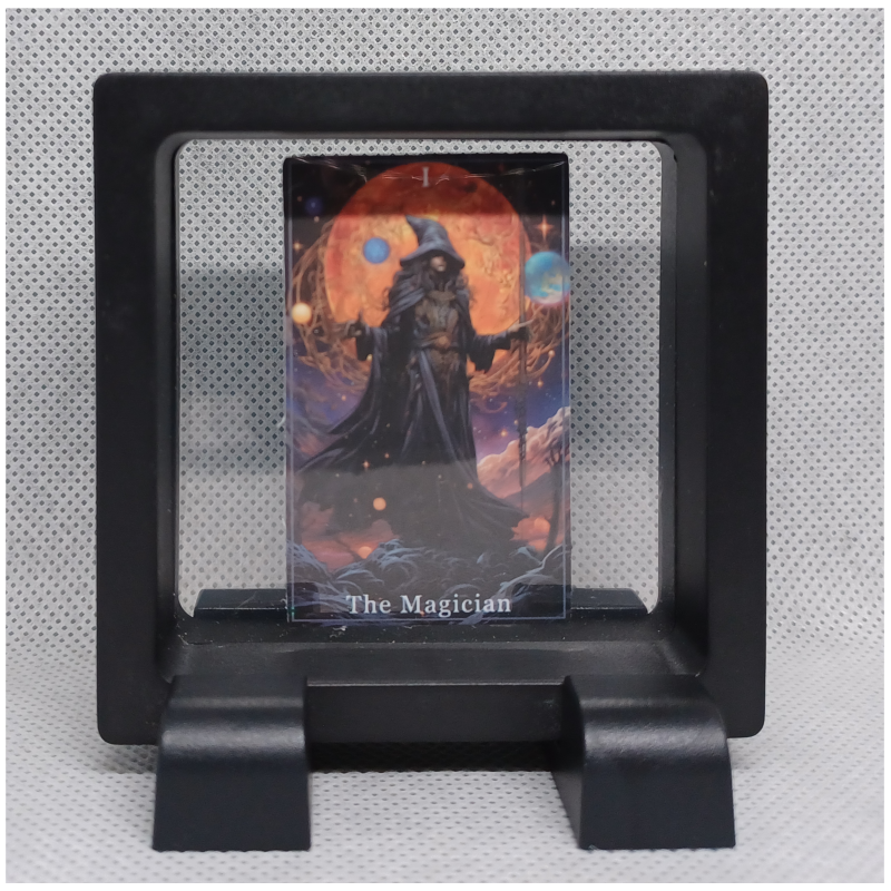 The Magician - Vierkante Zwarte Display 7x7 met tarot sticker