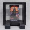 The Magician - Vierkante Zwarte Display 7x7 met tarot sticker