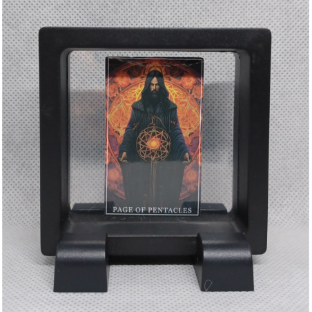 Page of Pentacles - Vierkante Zwarte Display 7x7 met tarot sticker