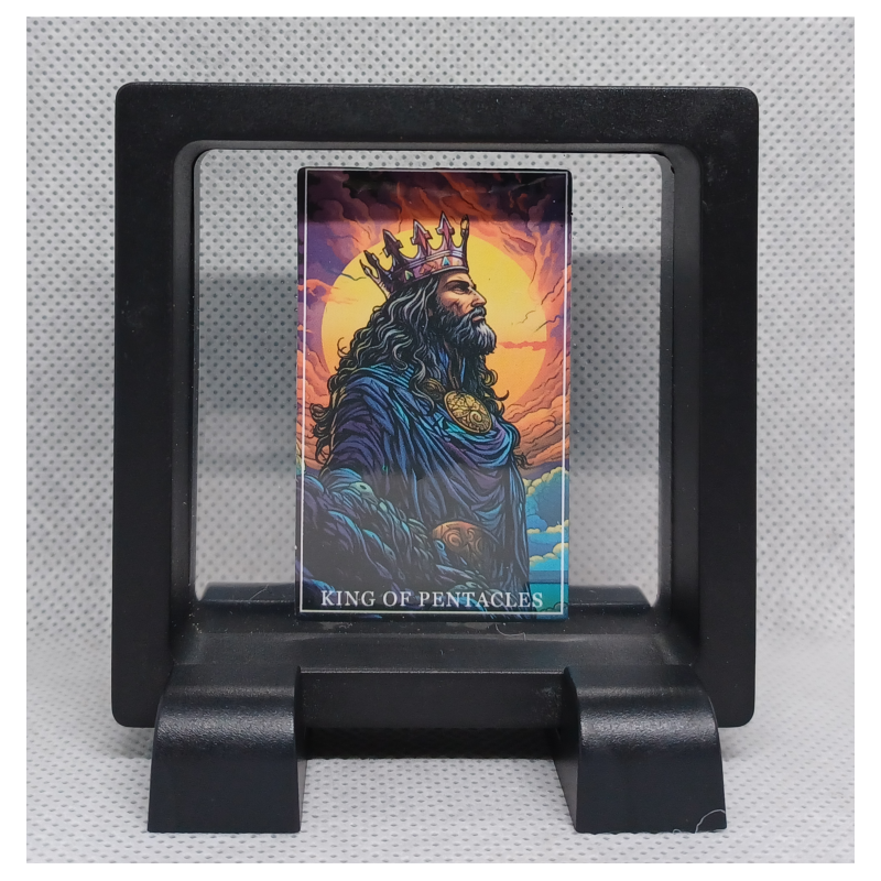 King of Pentacles - Vierkante Zwarte Display 7x7 met tarot sticker