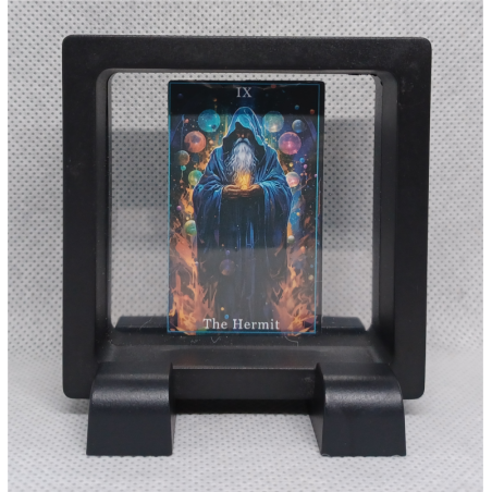 The Hermit - Vierkante Zwarte Display 7x7 met tarot sticker