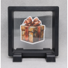 Cadeau Rood Bruin - Vierkante Zwarte Display 9x9 met kerst sticker