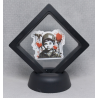 Graffiti Jongen - Zwarte Display 7x7 met Banksy sticker