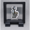 Meisje met bloemen - Vierkante Zwarte Display 7x7 met Banksy sticker