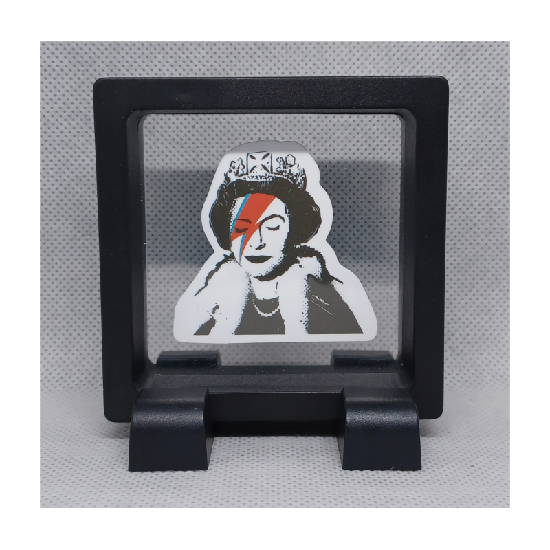 Power Koningin - Vierkante Zwarte Display 7x7 met Banksy sticker