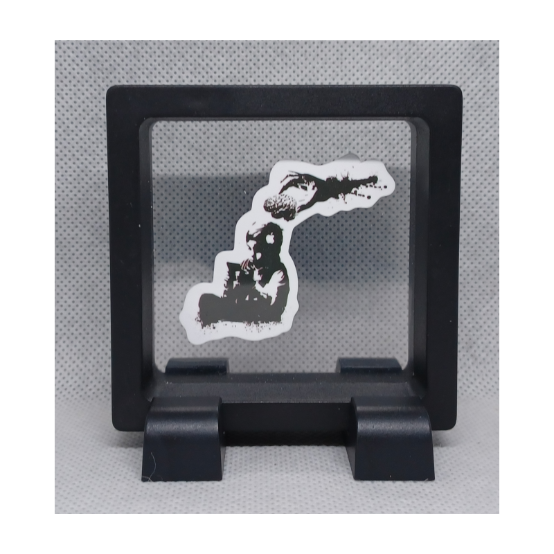 Jongen Creepy Hersenen - Vierkante Zwarte Display 7x7 met Banksy sticker