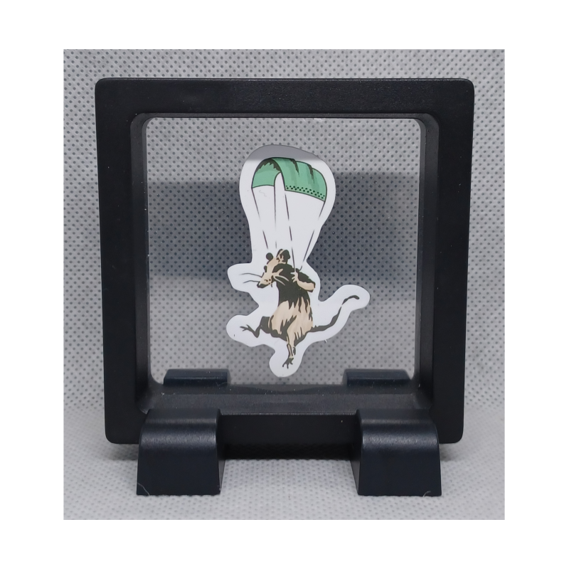 Parachute Rat - Vierkante Zwarte Display 7x7 met Banksy sticker