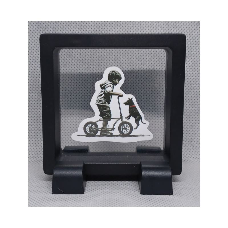 Jongen Fiets Hond - Vierkante Zwarte Display 7x7 met Banksy sticker