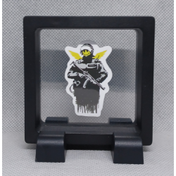 Soldaat Smily - Vierkante Zwarte Display 7x7 met Banksy sticker