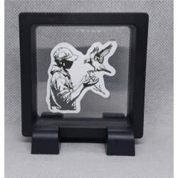 Jongen en Vogel - Vierkante Zwarte Display 7x7 met Banksy sticker