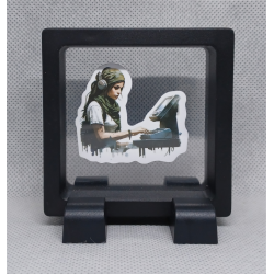 Meisje Koptelefoon - Vierkante Zwarte Display 7x7 met Banksy sticker