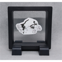 Even Gluren - Vierkante Zwarte Display 7x7 met Banksy sticker