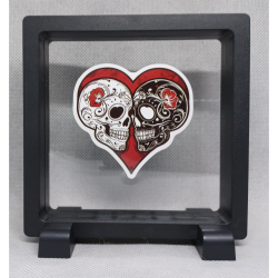 Schedel Hart - Vierkante Zwarte Display 11x11 met nacht sticker