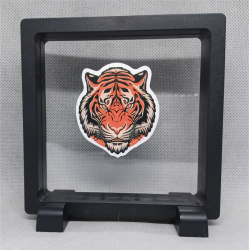 Tiger - Vierkante Zwarte Display 11x11 met samurai sticker