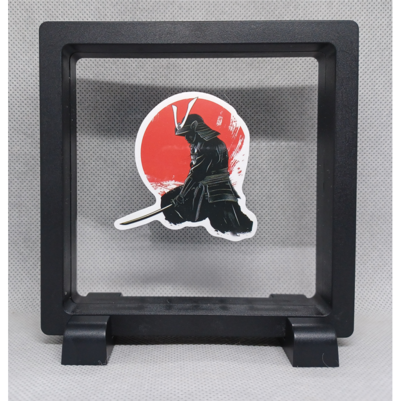 Zittende Samurai - Vierkante Zwarte Display 11x11 met sticker