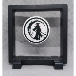 Samurai Silhouet Rond - Vierkante Zwarte Display 11x11 met sticker