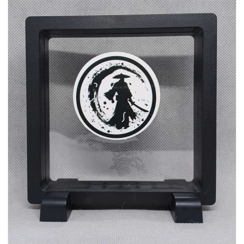 Samurai Silhouet Rond - Vierkante Zwarte Display 11x11 met sticker