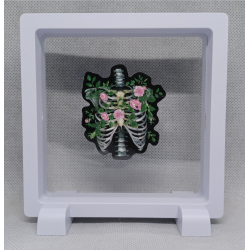 Skelet Bloemen - Vierkante Witte Display 11x11 met roze magie sticker