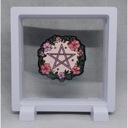 Pentagram - Vierkante Witte Display 11x11 met roze magie sticker